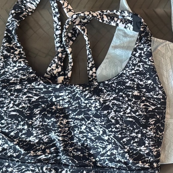 Lululemon three patterned sports bras size 4 - Picture 4 of 4